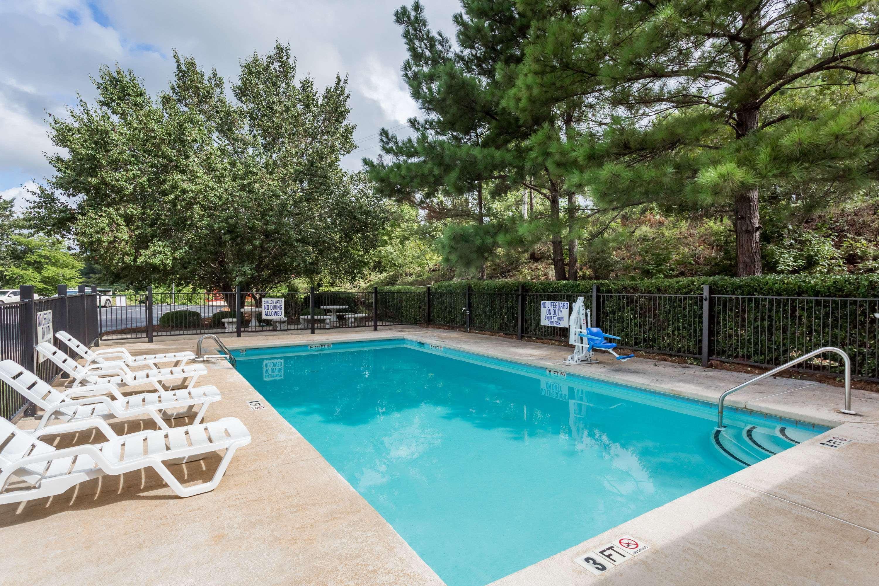 Baymont By Wyndham Greenwood Exterior photo